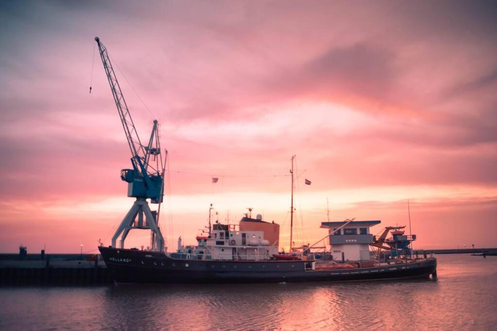 Unieke Woonboot In Harlingen Apartment Exterior photo